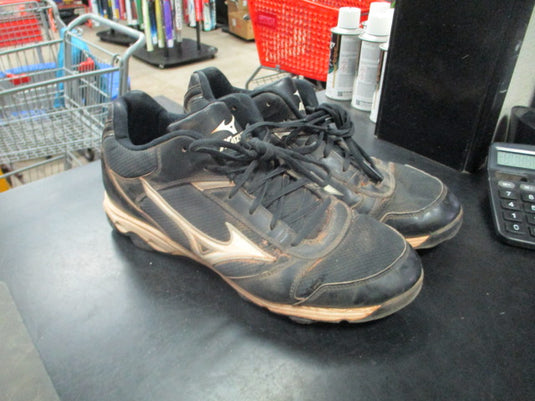 Used Mizuno Cleats in black size 11 (Wear On Cleats)