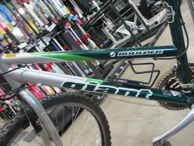 Load image into Gallery viewer, Used Boulder Giant 21 Speed Mountain Bicycle (Rip In Seat)
