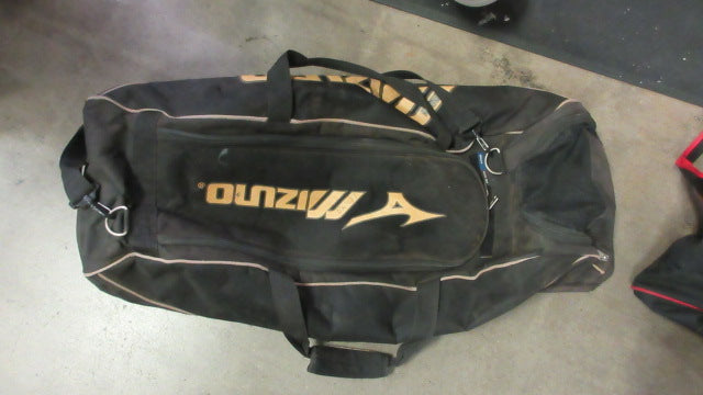 Load image into Gallery viewer, Used Mizuno Equipment Bag - wear

