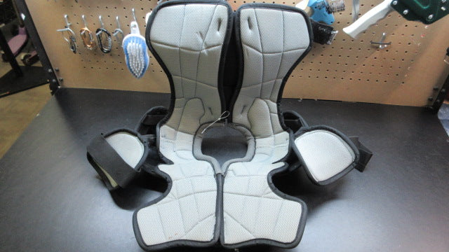 Load image into Gallery viewer, Used Easton Synergy ST4 Hockey Shoulder Pads - Size Youth Medium
