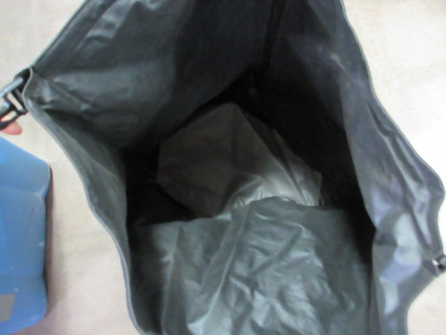 Load image into Gallery viewer, Used Thule Tahoe Roof Bag w/ Storage Bag
