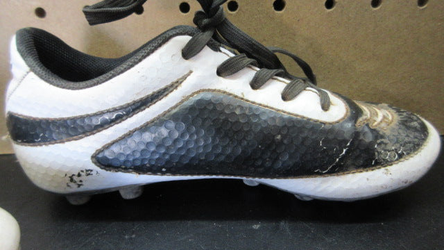 Load image into Gallery viewer, Used Vizari Soccer Cleats - Size Youth 11.5
