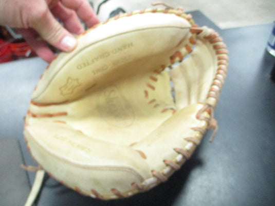 Used Louisville Sluger 125 Series RHT Catchers Glove  (Need lace In Pocket)