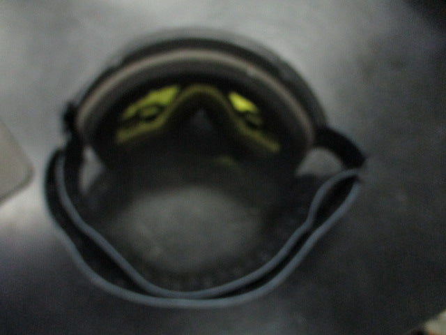 Load image into Gallery viewer, Used Odoland Snow Sport Goggles With Yellow Lens
