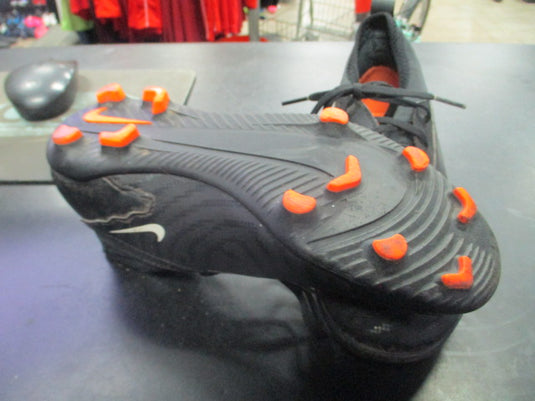 Used Nike Phantom Soccer Cleats Size 2.5