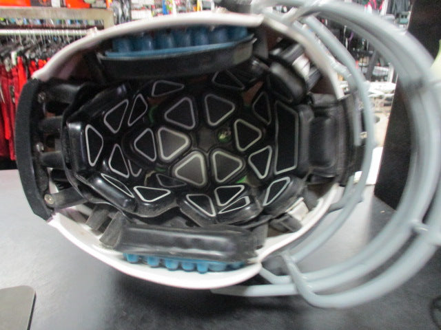 Load image into Gallery viewer, Used Schutt Vengeance A11 Size Youth Small 2020 Football Helmet

