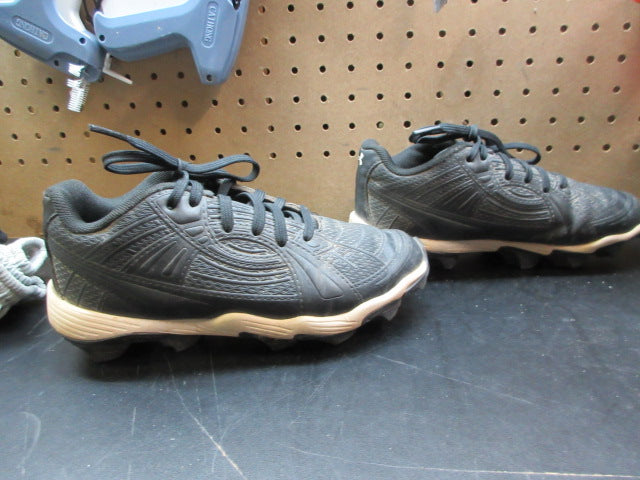 Load image into Gallery viewer, Used Under Armour Glyde Sola RM Softball Cleats - Size Youth 3
