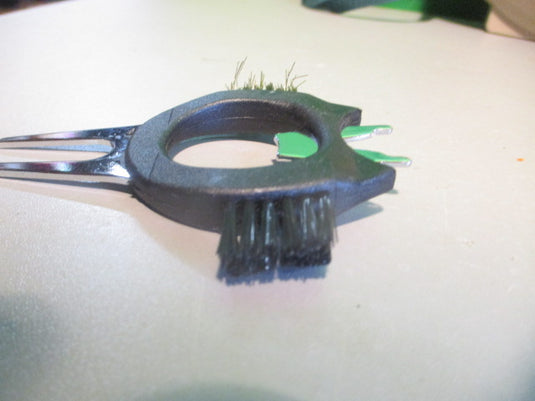 Used  Multi-Function Golf Fork Divot Repair Tool Putting Cleaning Brush Cleaner