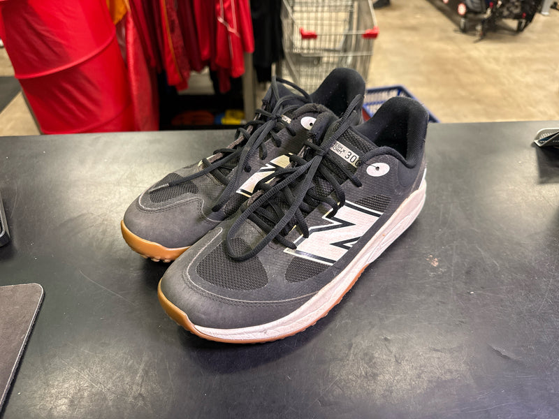 Load image into Gallery viewer, Used New Balance Fresh Foam 3000v7 Turf Shoes Size 10.5
