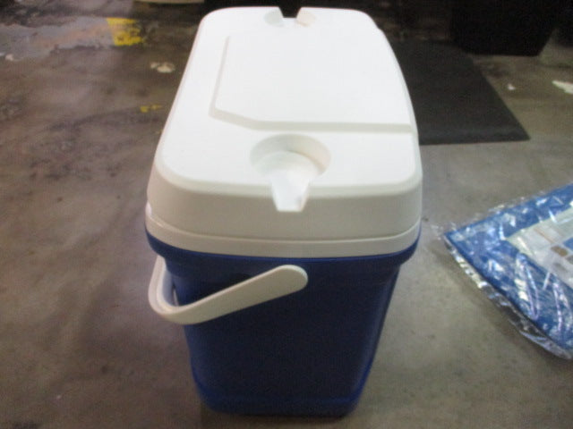 Load image into Gallery viewer, Used Igloo Latitude 30 Cooler 28 Liters
