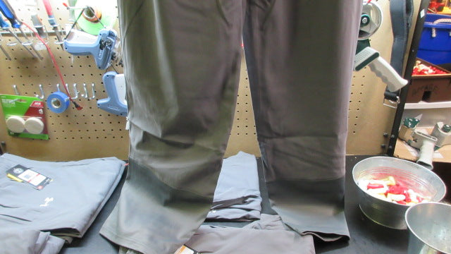 Load image into Gallery viewer, Under Armour Windbreaker Sweat Pants - Size Medium
