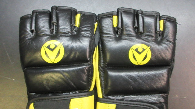 Load image into Gallery viewer, Used Victory Sparring Gloves - Size Large
