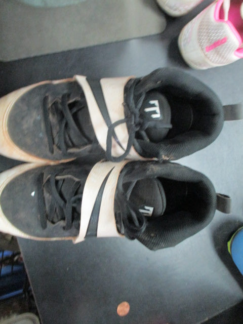Load image into Gallery viewer, Used Nike 27 FastFlex Size 6 Football Cleats
