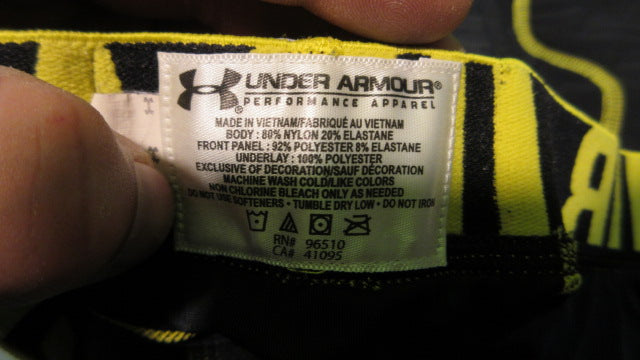 Load image into Gallery viewer, Used Under Armour Padded Size Medium Compression Shorts
