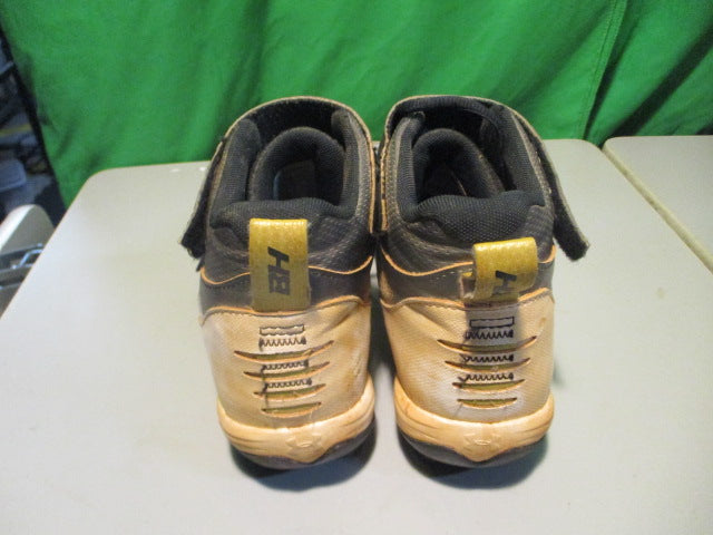 Load image into Gallery viewer, Used Under Armour BH Size 8 Baseball Cleats
