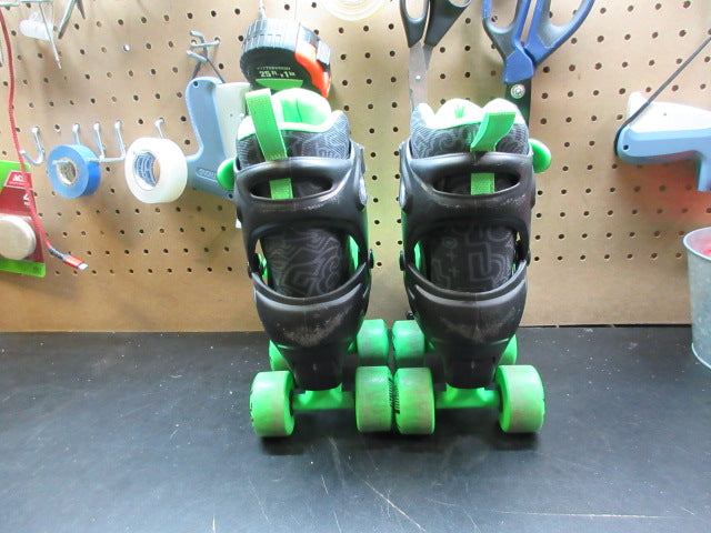 Load image into Gallery viewer, Used Roller Derby Roller Skates/ In-Line Skates - Size Youth 12-2
