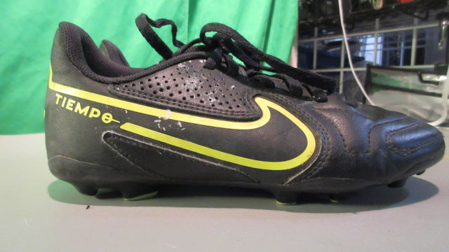 Load image into Gallery viewer, Used Nike Tiempo Youth 1Y Soccer Cleats
