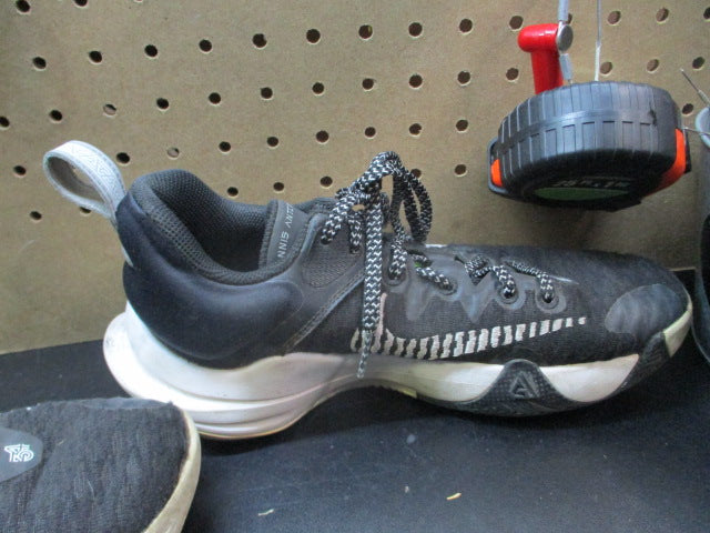 Load image into Gallery viewer, Used Nike Giannis Immortality Basketball Shoes  - Size 6
