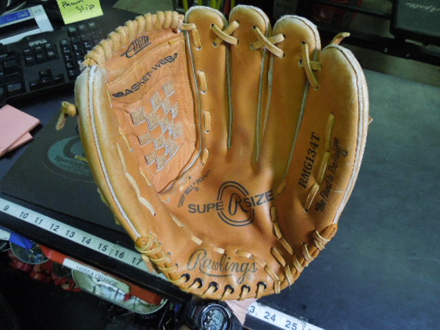 Load image into Gallery viewer, Used Rawlings Super Size RMG134T RHT 13.5" Outfield Glove
