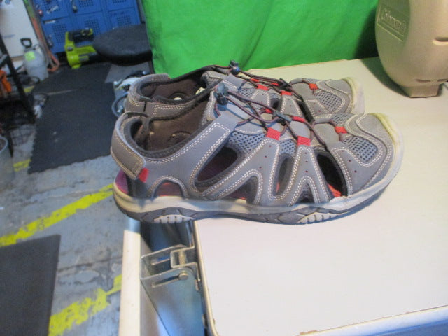 Load image into Gallery viewer, Used St John's Bay Size 11 Outdoor Sandals
