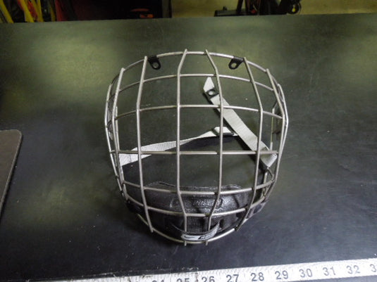 Used Bauer Nike FM5500M Oval True Vision Hockey Mask