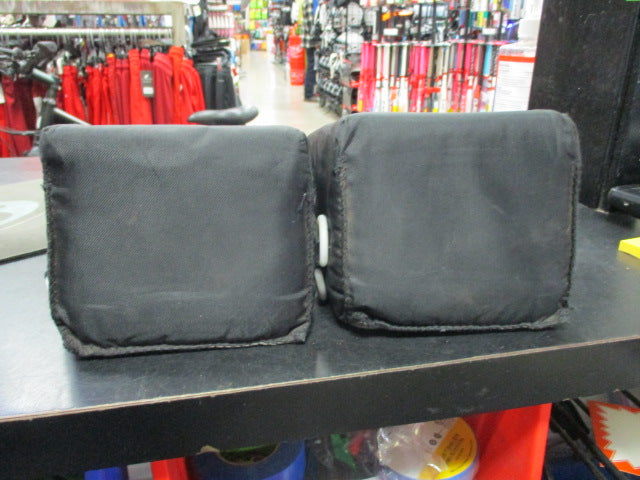 Load image into Gallery viewer, Used Easton Knee Savers Lare Black Catchers Knee Savers
