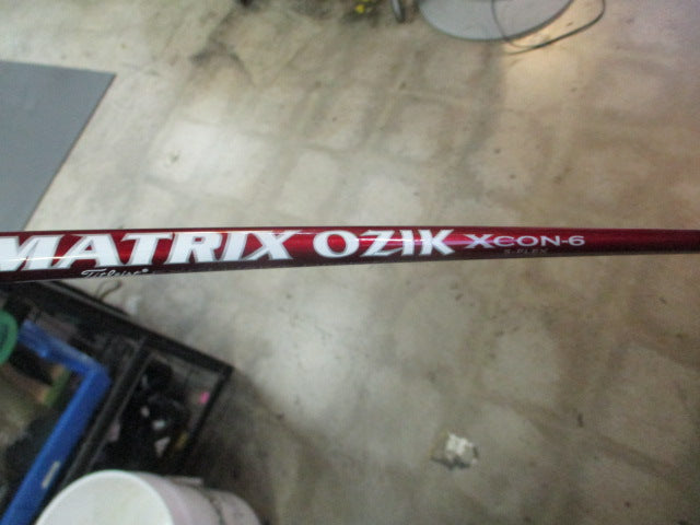 Load image into Gallery viewer, Used Titleist 909D RH 10.5 DEG Stiff Flex Driver Includes Head Cover
