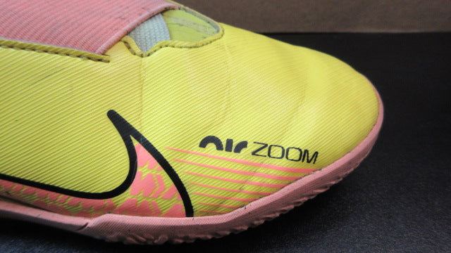 Load image into Gallery viewer, Used Nike Air Zoom Mercurial Indoor Soccer Shoes - Size Youth 4
