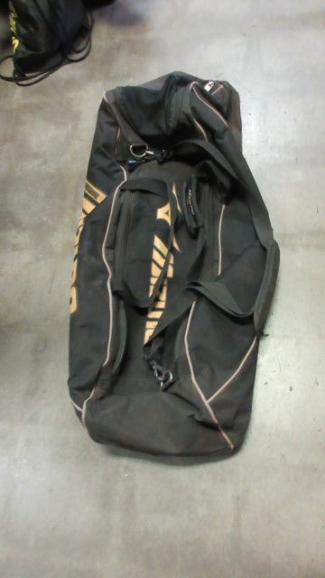 Load image into Gallery viewer, Used Mizuno Equipment Bag - wear
