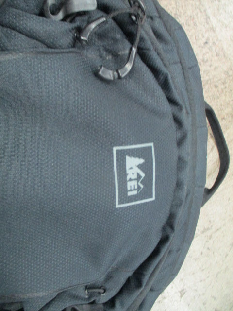 Used REI Traverse 30L Day Hiking Backpack