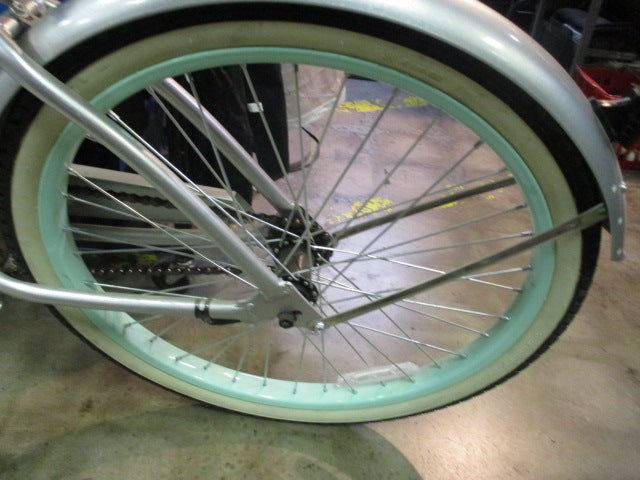 Load image into Gallery viewer, Used Huffy Cranbrook 24&quot; Girls Beach Cruiser
