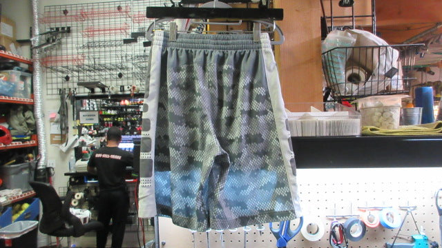 Load image into Gallery viewer, Used Nike Shorts - Size Large
