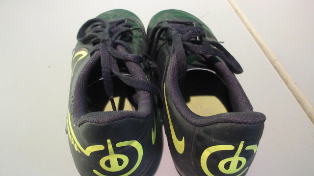 Load image into Gallery viewer, Used Nike Tiempo Youth 1Y Soccer Cleats
