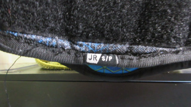 Load image into Gallery viewer, Used Bauer Youth Hockey Shoulder Pads - Size Small
