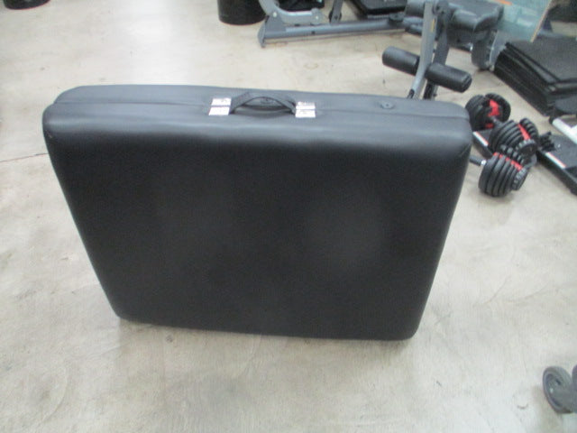 Load image into Gallery viewer, Used Best Massage folding Massage Table
