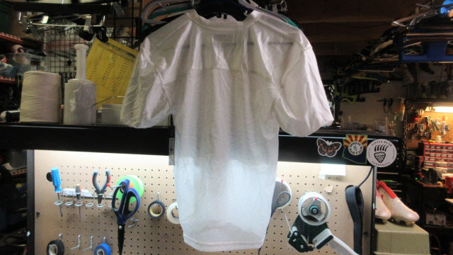 Load image into Gallery viewer, Used Under Armour Practice Jersey - Size Youth Medium
