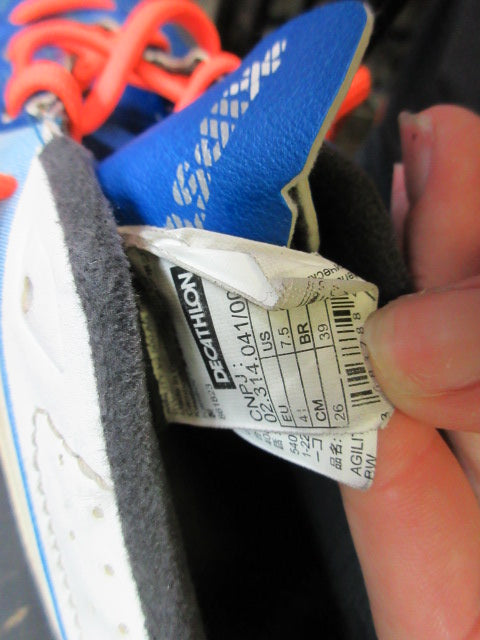 Load image into Gallery viewer, Used Kipsta Soccer Cleats - Size 7.5
