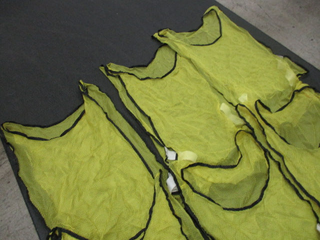 Load image into Gallery viewer, Used Yellow Pack Of 6 Soccer Practice jersey
