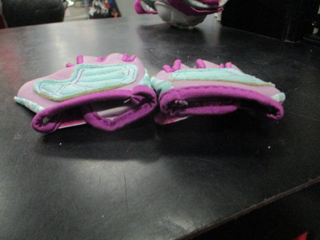 Load image into Gallery viewer, Used Frozen Youth Skating Gloves
