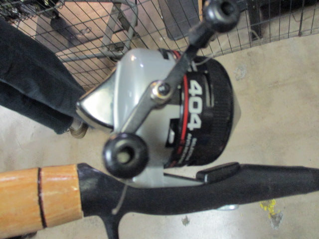 Load image into Gallery viewer, Used Zebco Model 4045 rod With Zebco 404 reel (REEL NEEDS SERVICE)
