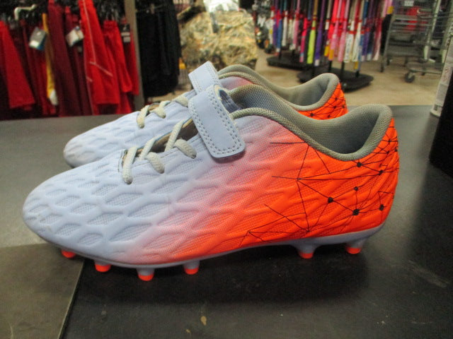 Load image into Gallery viewer, Used Firm Ground Size 4 Soccer Cleats
