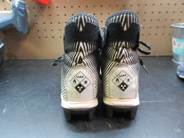 Load image into Gallery viewer, Used Under Armour Highlight Franchise Football Cleats - Size Youth 2.5
