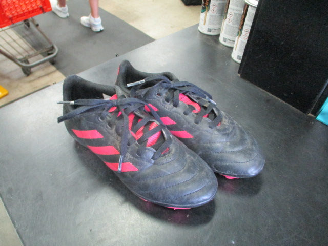 Load image into Gallery viewer, Used Adidas cleats in pink and black size 1.5
