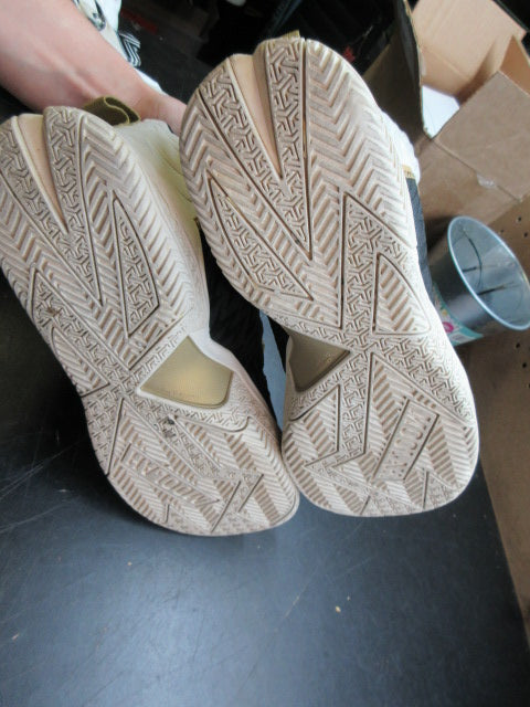 Load image into Gallery viewer, Used Moolah Press Break V2 Sneakers - Size Youth 6.5
