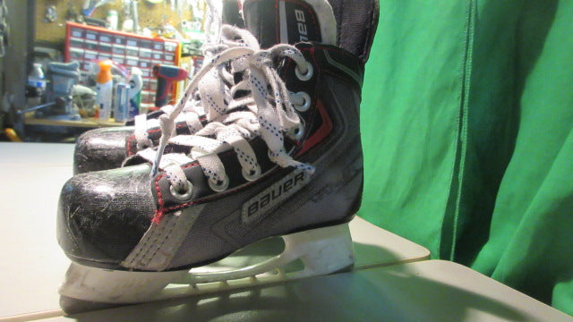 Load image into Gallery viewer, Used Bauer Kids Vapor 12.5K Hockey Skates (Worn)
