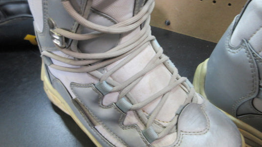 Used Askew Snowboarding Boots - Size 25,0