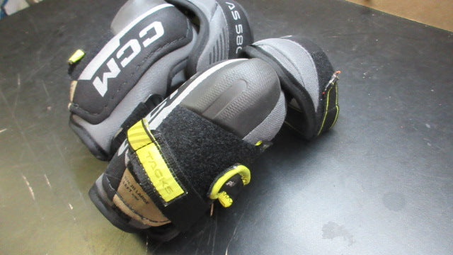 Load image into Gallery viewer, Used CCM Tacks AS580 Elbow Pads -Size Large
