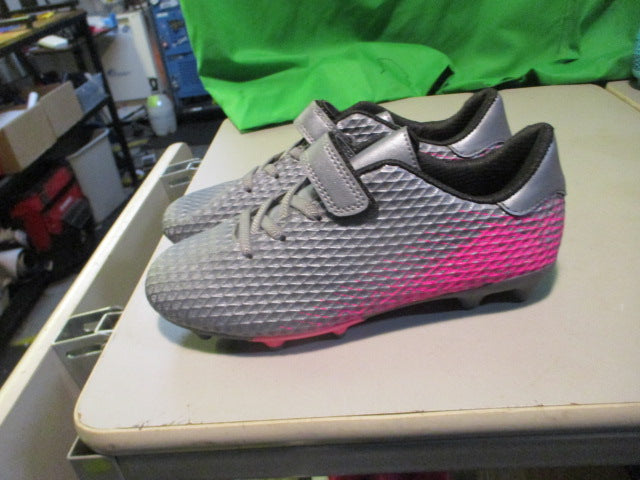 Load image into Gallery viewer, Hawkwell Size 5 Soccer Cleats
