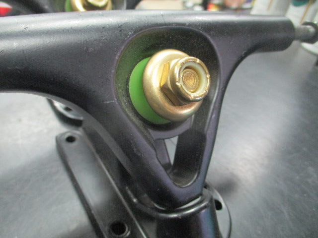 Load image into Gallery viewer, New SKATEBOARD TRUCKS Set of 2 Black
