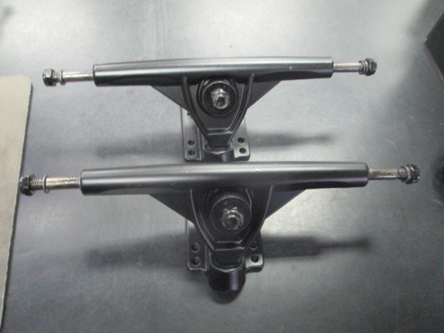 Load image into Gallery viewer, New SKATEBOARD TRUCKS Set of 2 Black
